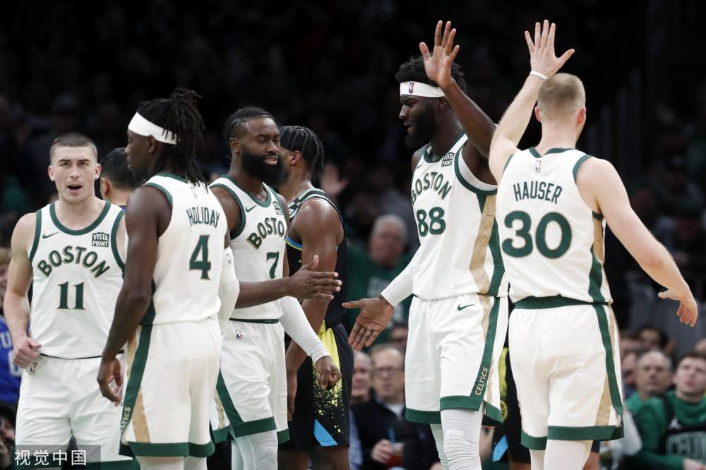 纽卡名宿韦恩-戴维斯逝世，俱乐部官方发文悼念.