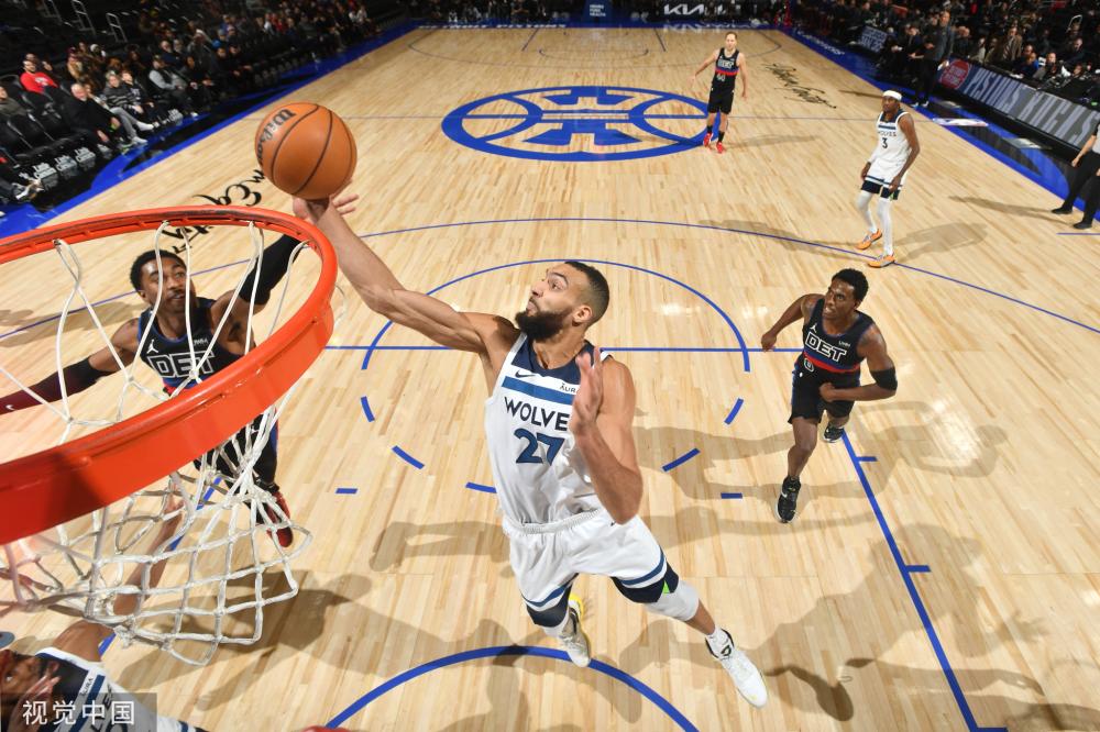 他稳健的扑 他稳健的扑